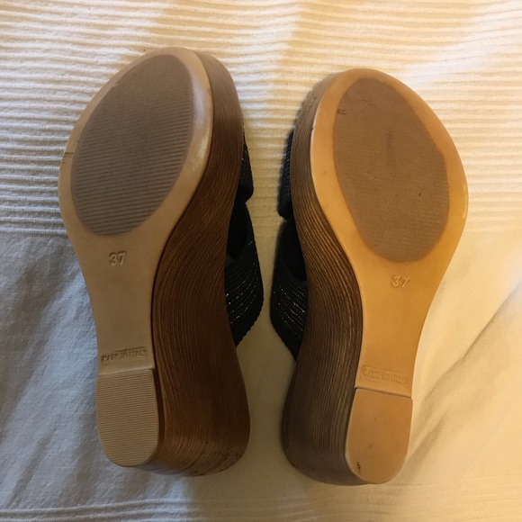 NWOT Italian Shoemakers navy blue gold wedge heels - Picture 4 of 5